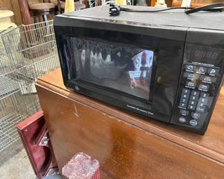 #172 GE Microwave Dorm Size $25.00