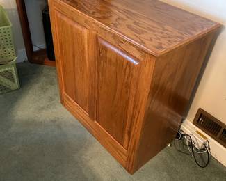 #94 Oak Blanket Chest w/lift-up top - 31.5x17x32 $75.00