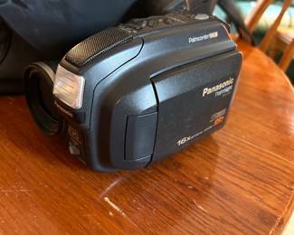 #96 Panasonic Palmcorder PalmSignt PV-L757 w/carrycase and 2 batteries (not tested) $40.00