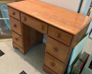 #141 Wood Desk w/7 Drawers - 40x20x30 $50.00