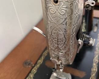 #135 Singer Black Sewing Machine Vintage w/Cabinet and Accessories $40.00