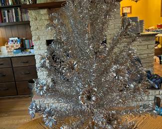#121 Evergleam Stainless Aluminum Tree w/58 Branches - 4 foot w/Box (4 extra branches) $350.00