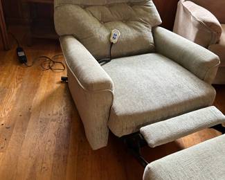 #44 Sea Foam Best Chair Lift and Recliner w/remote Working (some small stains on Foot Rest) 21" Seat Width between arm rest $250.00