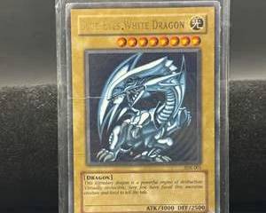 Blue-Eyes White Dragon SDY-001 | Yu-Gi-Oh! Starter Deck Kaiba | Ultra Rare Holo | Konami