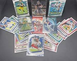 NFL Football Card Lot | Jordan Love, Tyreek Hill, Bijan Robinson (Rookie), Xavier Worthy, Select & Donruss