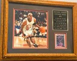 Authenticated Michael Jordan Signed Framed Photo Display with Topps Stadium Club Card – Chicago Bulls