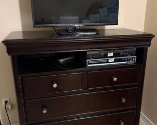 Matching Chest of Drawers
