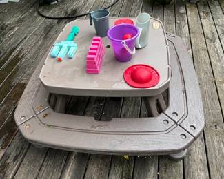 Kid's outdoor play table