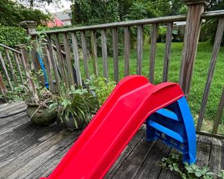 Kid's outdoor slide