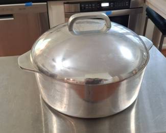 VillaWare Italian Traditional Hand Cast Stock Pot