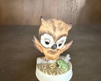 Napcoware Ceramic Owl Figurine with Frog