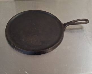 Vintage Cast Iron Griddle Pan - Griswold Erie No. 8