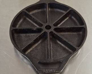Lodge Cast Iron Cornbread Pan with Cracker Barrel Lid