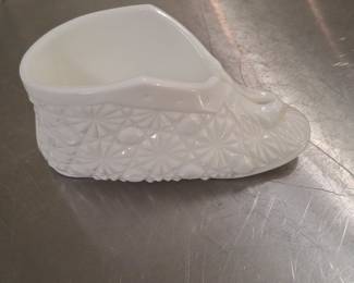 Fenton Olde Virginia Glass Daisy and Button Baby Bootie Planter