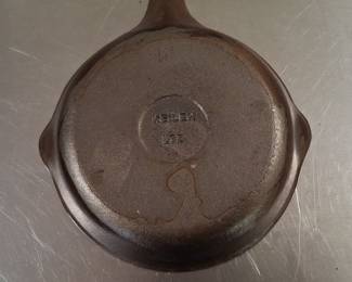 Meilen Ltd. Cast Iron Skillet