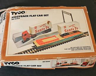 Tyco HO Scale Piggyback Flat Car Set Santa Fe