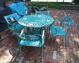 Adorable Cast Iro Patio set