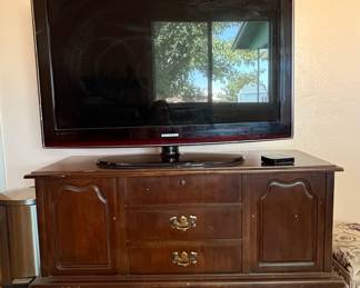 Vintage Thomasville Queen Anne Style Cherry Sideboard