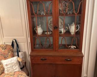 Small vintage China cabinet 