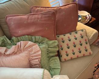 Beautiful pillows and linens 