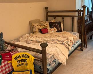 Stunning chunky brass bed frame 