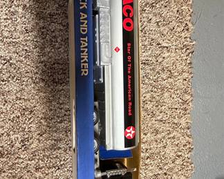 Ertl Texaco "Star of the American Road" Truck and Tanker Toy