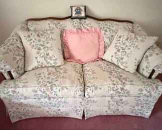 Broyhill Floral Upholstered Loveseat