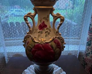 Vintage Hand-Painted Porcelain Urn Table Lamp with Floral Motif