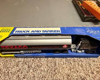 Ertl Texaco "Star of the American Road" Truck and Tanker Toy