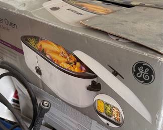 GE 18 Quart Roaster Oven with Buffet Server