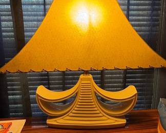 Vintage Ribbed Ceramic Table Lamp with Trapezoidal Shade