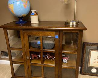 door bookcase, lamp, globe, vase, pictures