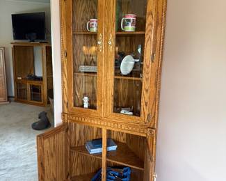 Corner Hutch