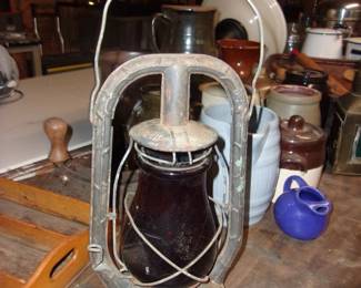 DIETZ MONARCH Lantern w/Red Globe