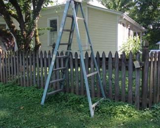 8' Aluminum Ladder