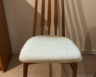 (1) MCM chair