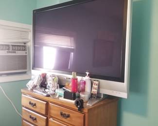 Dresser; TV