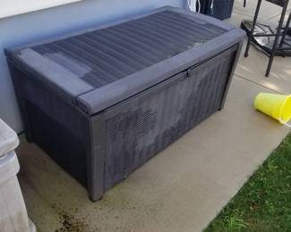 Deck box