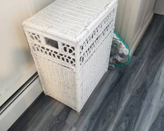 Wicker hamper