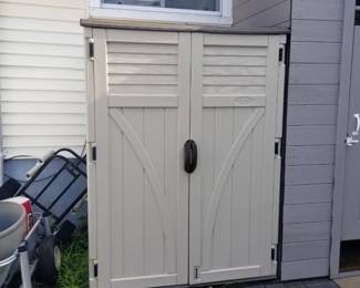Storage cabinet