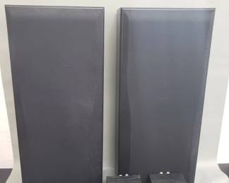 135 Rank 135 Lot 477 Group of vintage Technics speakers