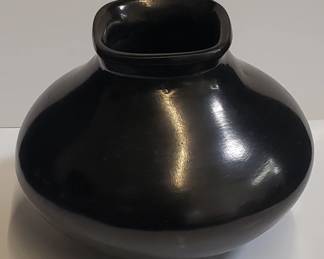 139 Rank 139 Lot 99 Gaby Almeida blackware pottery vase