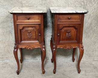 060 Rank 060 Lot 58 Pair of vintage nightstands with marble top