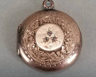 091 Rank 091 Lot 2 Antique 10k gold and 3 diamonds locket