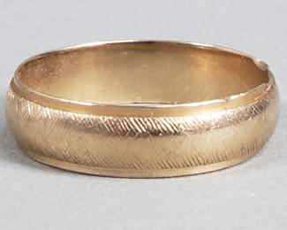 034 Rank 034 Lot 244 14k gold wedding band