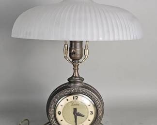 178 Rank 178 Lot 562 Vintage Lanshire electric clock table lamp with
