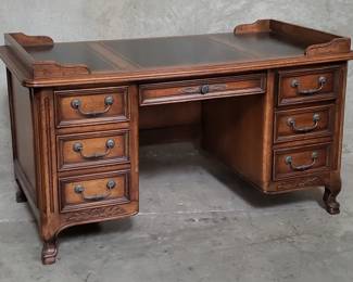 053 Rank 053 Lot 213 Sligh Lowry walnut executive desk with leather top