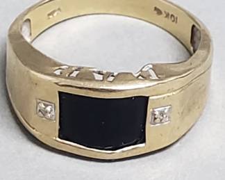 065 Rank 065 Lot 243 10k gold onyx and diamond ring