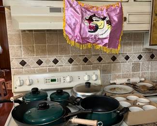 pots pans wok ceramic dishes tiger emroidery on silk