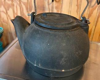 Vintage Cast Iron Tea Kettle Excellent condition 
